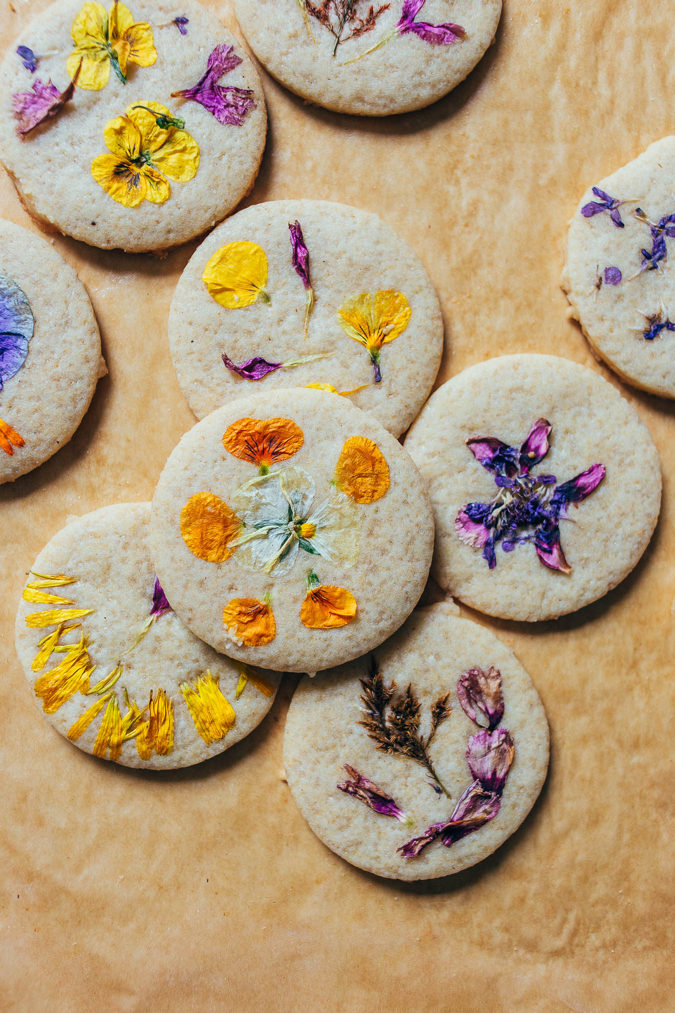 Cookies with pressed edible flowers